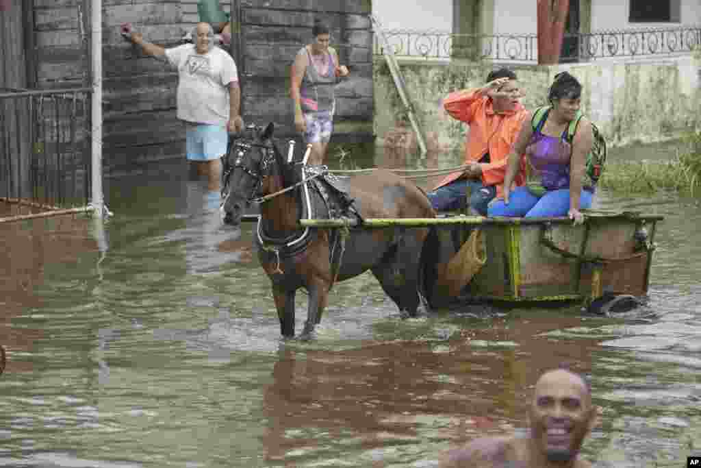 Varias localidades del occidente de Cuba sufrieron inundaciones, cortes de electricidad y otros daños por la tormenta. 