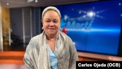 Zoé Valdés en los estudios de Martí Noticias.