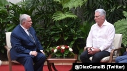 Miguel Díaz-Canel junto a Igor Sechin, director Ejecutivo de la petrolera rusa Rosneft. (Foto: Twitter/@DiazCanelB)