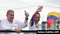 El candidato presidencial Edmundo González (izq) y la líder opositora María Corina Machado. (AP/Ariana Cubillos/Archivo)