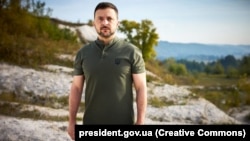 Zelenskyy durante la grabación de los saludos con motivo del Día de la Independencia de Ucrania, en la región de Sumy, Mogrytsia.