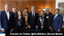 El Secretario de Estado de Estados Unidos, Antony Blinken, con exprisioneros políticos nicaragüenses.