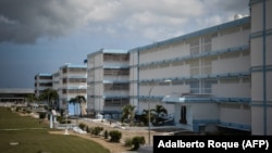 Vista exterior de uno de los destacamentos de la prisión Combinado del Este, en La Habana. (Adalberto Roque/AFP)