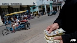 Cuba-dólares-economía. Foto AFP