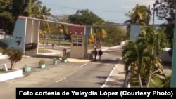 Entrada de la prisión de máxima seguridad Combinado del Este, en La Habana (Foto cortesía de Yuleydis López)