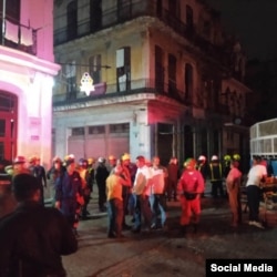 El derrumbe ocurrió en un edificio de viviendas, en la calle Lamparilla No. 362, entre Villegas y Aguacate, municipio La Habana Vieja. (Foto: Facebook/Gobierno de La Habana)