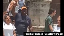 La protesta frente la Catedral de La Habana, para exigir la libertad de presos políticos del 11J.