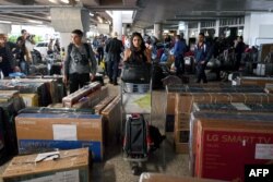 Los galenos cubanos viajaron cargados con electrodomésticos y otros enseres.