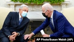 Foto Archivo. El presidente Joe Biden (der.) recibió a López Obrador en la Oficina Oval de la Casa Blanca el 18 de noviembre de 2021.