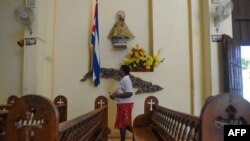 Una imagen de la Virgen en la Iglesia de Jovellanos, provincia de Matanzas, Cuba. (Foto de YAMIL LAGE / AFP)