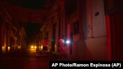 Apagón en un barrio de La Habana. (AP/Ramón Espinosa/Archivo)