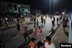 Los cubanos volvieron a salir a las calles a protestar el viernes 30 de septiembre. Tropas paramilitares y policías fueron movilizadas para enfrentar a los manifestantes.