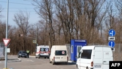 Parte del convoy que intenta rescatar a la población civil de Mariúpol, Ucrania. (AFP/Emre Caylak).