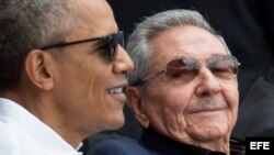 Barack Obama (i) y Raúl Castro (d), en el juego entre el equipo Cuba y los Tampa Bay Rays en el estadio Latinoamericano en La Habana (Cuba). 