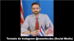 El oficial de la Embajada de EEUU fue identificado como Andy.