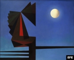 Imagen cedida donde aparece la pintura al óleo "La noche" (1970), de Rafael Soriano, perteneciente a la Colección de la Familia Rafael Soriano. La mayor exhibición de la obra del pintor cubano Rafael Soriano, que muestra no solo su mundo geométrico y surr