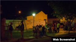 Santiagueros esperaron en la calle por temor a derrumbes.