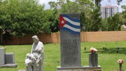 Túmulo funerario del expresidente Carlos Prío Socarrás en el Cementerio Woodlawn en la Calle 8 de Miami.