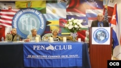 FOTO ARCHIVO. Una reunión del Pen Club de Escritores Cubanos en el Exilio celebrada el 2 de noviembre de 2018, en Miami. Foto Roberto Koltun OCB Staff.