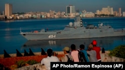 La fragata Almirante Gorshkov de la Armada rusa llega al puerto de La Habana, Cuba, el 24 de junio de 2019. Foto AP/Ramón Espinosa, Archivo)