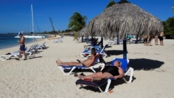 Cubanos preocupados por flujo de turistas pese a coronavirus