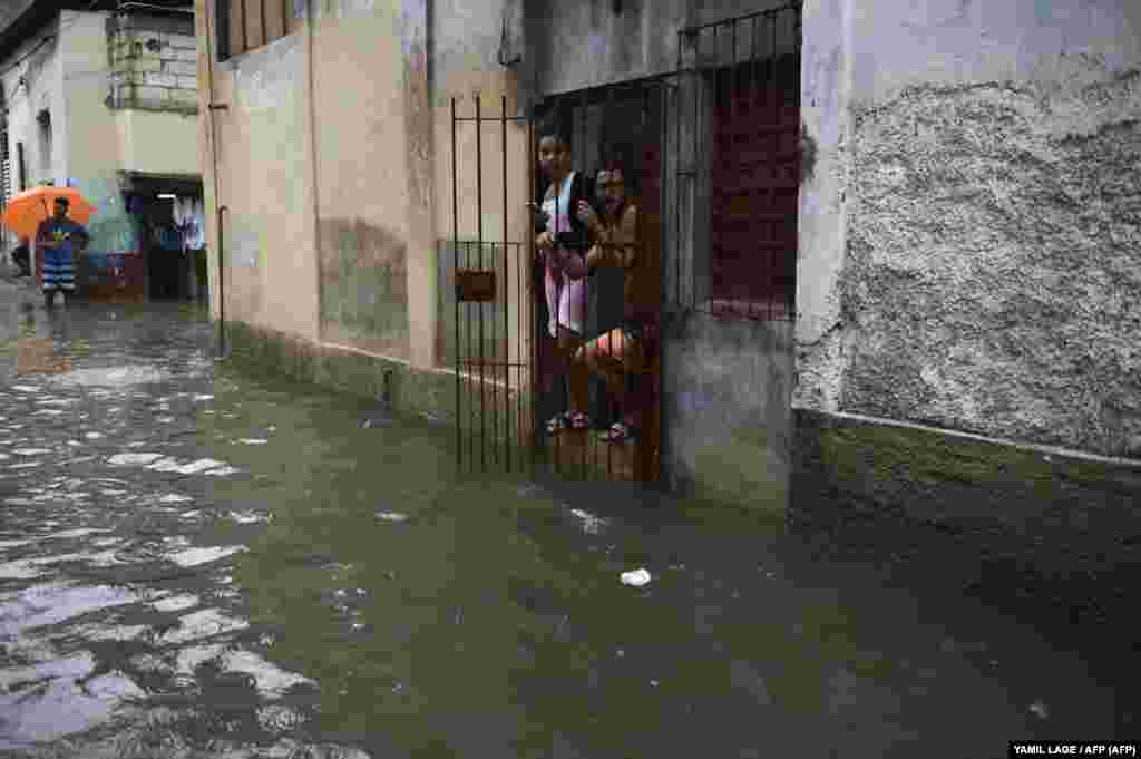 Numerosas zonas de la capital cubana fueron inundadas por las intensas lluvias el 3 de junio de 2022.