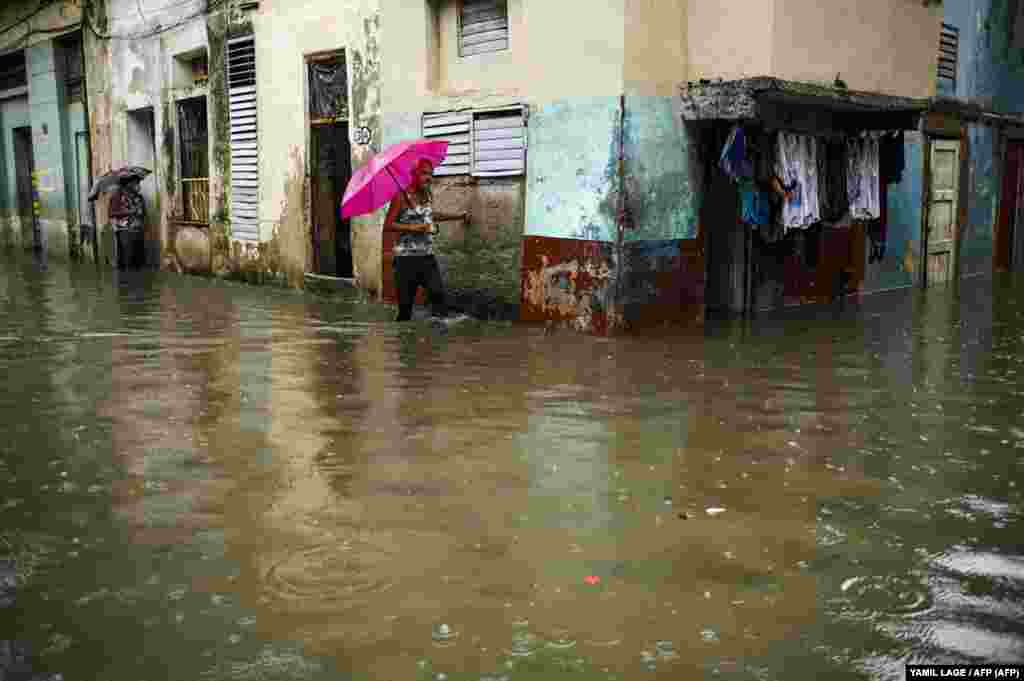 Numerosas zonas de la capital cubana fueron inundadas por las intensas lluvias el 3 de junio de 2022.