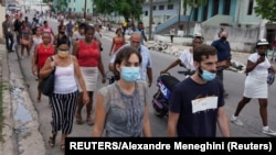 Amelia Calzadilla fue recibida por funcionarios tras criticar al régimen en una airada protesta en junio que hizo eco en otros ciudadanos.