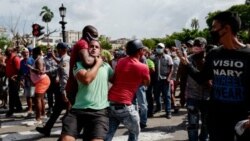 Agentes de civil detuvieron a manifestantes en las protestas del 11 de julio en La Habana DALBERTO ROQUE / AFP (AFP)