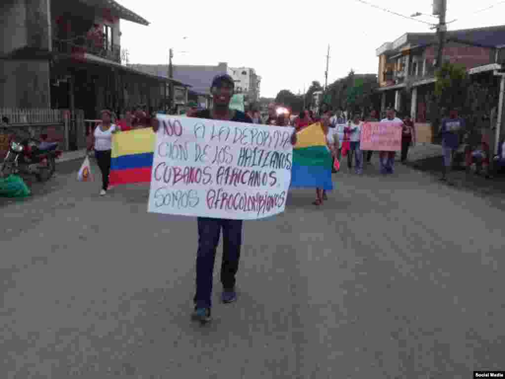 Colombianos y cubanos protestan en Turbo contra las deportaciones. Foto Cortesía de Pachy Pachy por vía Facebook.