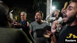 Manifestantes en La Habana, en medio de los prolongados apagones, el 1 de octubre de 2022. (Reuters/Alexandre Meneghini).