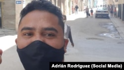 Esteban Rodríguez, activista de los derechos humanos y reportero de ADN Cuba.