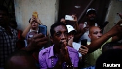 Un creyente en la procesión de la Virgen de la Caridad del Cobre, en La Habana, el 8 de septiembre del 2018. REUTERS/Alexandre Meneghini