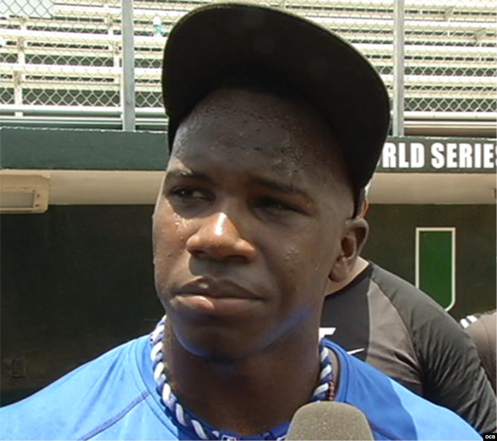 El ex jardinero central de Ciego de Ávila, Rusney Castillo, fue observado este sábado, en Miami Florida, por los cazatalentos (scouts) de las Grandes Ligas.