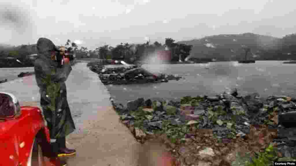 El paso nivel sobre el río Toa, en Baracoa. Facebook Radio Baracoa