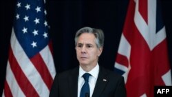 El Secretario de Estado de EEUU, Antony Blinken, habla durante una rueda de prensa con el Ministro de Asuntos Exteriores británico, David Cameron, en el Departamento de Estado en Washington, DC, el 7 de diciembre de 2023.