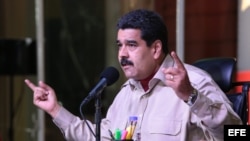 Maduro ordena un recorte del presupuesto nacional debido a la caída del precio del crudo.