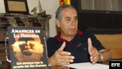 El escritor Rafael Cerrato durante la presentación en Madrid de su libro Amanecer en La Higuera