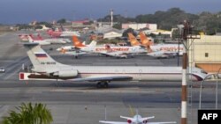 Un Ilyushin Il-62M de la fuerza aérea de Rusia, uno de los aviones que arribó con efectivos a Caracas en el Aeropuerto Internacional Simón Bolívar el 28 de marzo. 