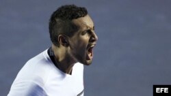 Kyrgios celebra tras vencer a Djokovic.