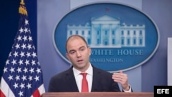 El asesor adjunto de Seguridad Nacional, Ben Rhodes, comenta sobre el viaje a Cuba del presidente Barack Obama, en la Casa Blanca en Washington.