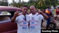 Iván Amaro (izq.) y Abel Bello el 13 de agosto de 2016. Foto Cortesía de Disneidis Ortiz.