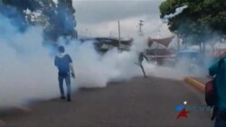 Arrecian represión y violencia en las calles de Venezuela