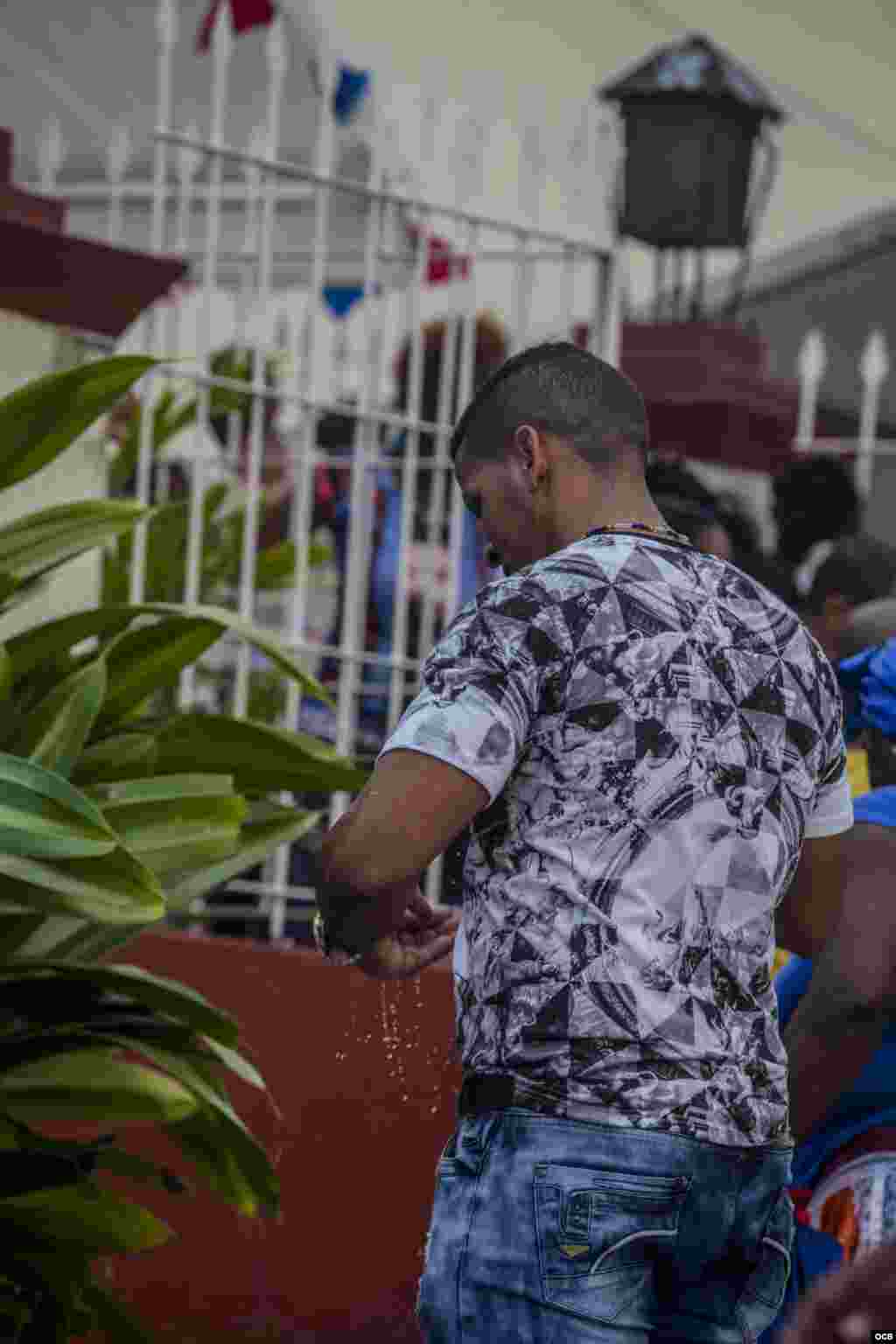 Veneración a la Virgen de Regla, en La Habana, Cuba.