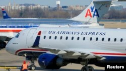 Aviones de US Airways y American Airlines en el aeropuerto Ronald Reagan en Arlington, Virginia, EE UU. 