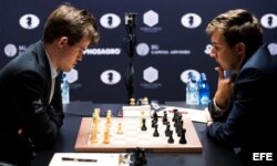 Magnus Carlsen vs Sergey Karjakin.