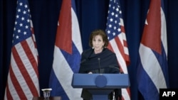 Roberta Jacobson durante una conferencia de prensa en el Departamento de Estado el 27 de febrero de 2015.