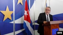 El embajador de la Unión Europea en Cuba, Hernán Portocarero, habla a la prensa en FIHAV 2016.