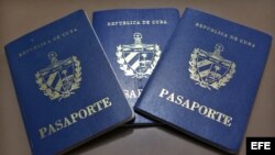 Pasaportes cubanos.