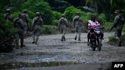 soldados colombianos custodia la zona de Imbili, en la municipalidad de Tumaco fornterizo con Ecuador.